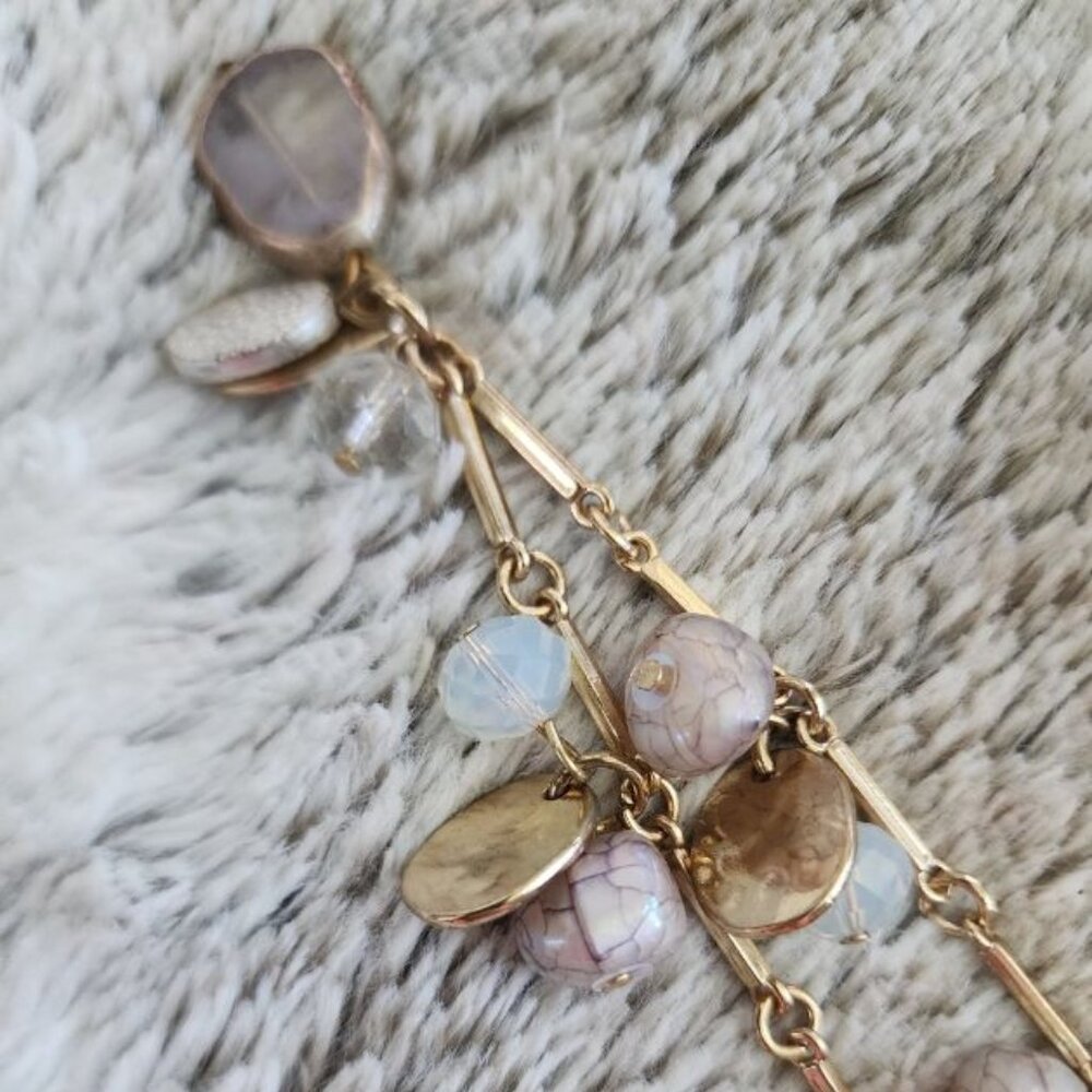 GOLD TONE NECKLACE WITH CHARMS MOONSTONE PINK GOLD AND QUARTZ.